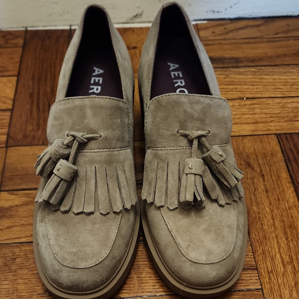 AEROSOLES Beige Suede Loafers with Tassels